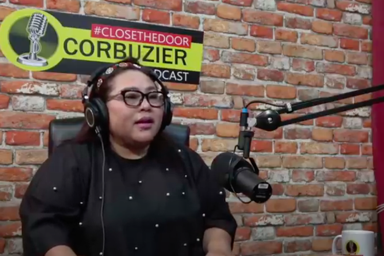 Komedian Nunung saat berbincang dengan Deddy Corbuzier