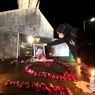 Nyalakan Lilin dan Tabur Bunga, Mahasiswa Blitar Tuntut Polri Terbuka Ungkap Kasus Bunuh Diri Mahasiswi UB
