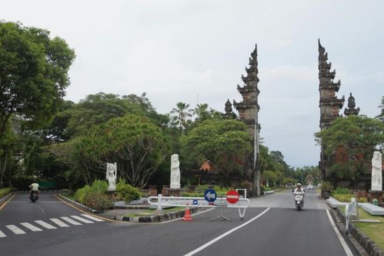 Pintu masuk kawasan Nusa Dua Bali yang akan digunanak Raja Salman menginap selama berlibur di Bali