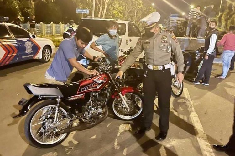 Sebanyak 59 unit kendaraan bermotor ditilang Satlantas Polresta Barelang setelah terbukti melanggar tata tertib berlalu lintas.