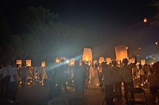 Saat Ribuan Lampion Waisak Diterbangkan di Langit Borobudur...