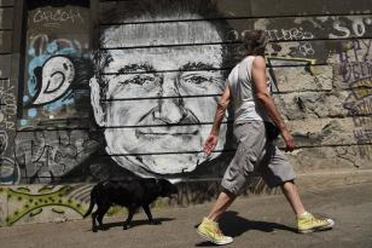 Mural wajah mendiang aktor Robin Williams di Belgrade, Serbia, diabadikan pada 13 Agustus 2014 waktu setempat. Mural itu digambar oleh sejumlah seniman tak dikenal sebagai tanda penghormatan bagi Williams. Williams didapati meninggal dunia di kediamannya di Tiburon, pinggiran San Francisco, California, AS, 11 Agustus 2013 waktu setempat. Ia bunuh diri.