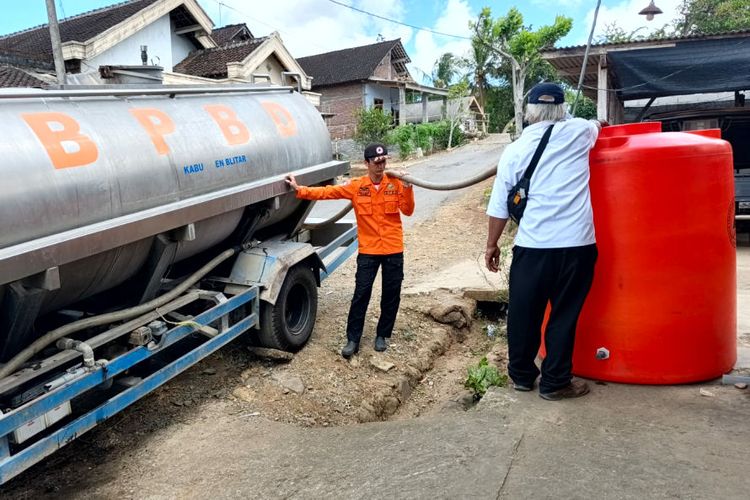 Pemkab Blitar Mulai Kirim Bantuan Air Bersih untuk 539 Warga