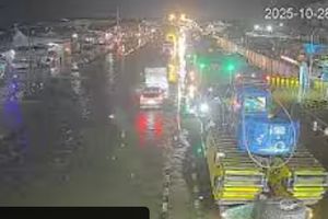 Banjir Masih Genangi Pantura Sayung Demak, Alternatif Kudus-Semarang Padat Merayap 