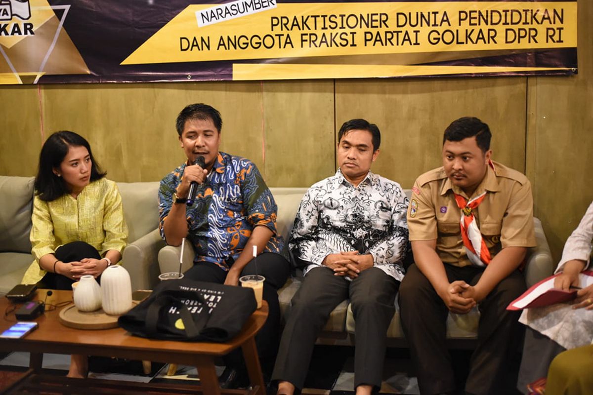 (Kiri ke kanan) Putri komarudin (Anggota DPR RI Fraksi Golkar), Satriawan Salim (Wasekjen FSGI), Jejen Musfah (Wasekjen PGRI) saat serap aspirasi Fraksi Partai Golkar di Jakarta Selatan, Rabu (27/11/2019)