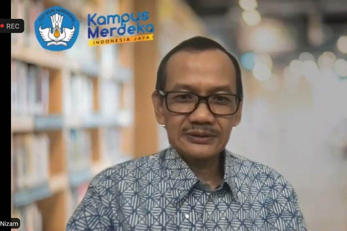 Dirjen Dikti Prof. Nizam pada webinar Program Fellowship Jurnalisme Pendidikan angkatan kedua secara daring gelaran Gerakan Wartawan Peduli Pendidikan (GWPP) berkolaborasi dengan PT Paragon Technology and Innovation, Jumat (25/6/2021).

Adapun kegiatan ini digelar oleh 