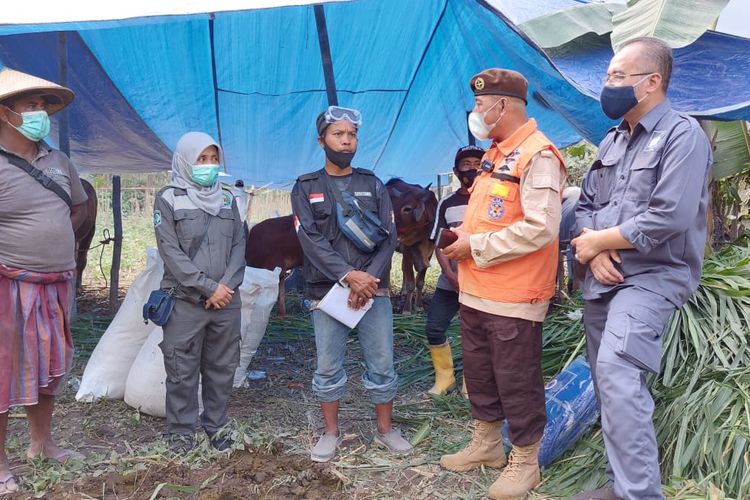 Brigade Penolong 13, Kwartir Daerah Gerakan Pramuka Jawa Timur terjun ke lokasi bencana  erupsi Gunung Semeru , pada Selasa, (7/12/2021). 