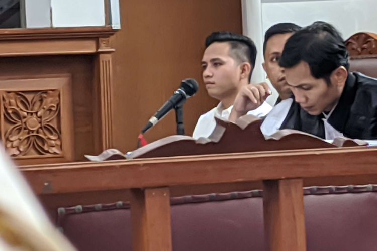 Bharada E atau Richard Eliezer saat menjalani persidangan kasus pembunuhan berencana Brigadir J atau Nofriansyah Yoshua Hutabarat di Pengadilan Negeri Jakarta Selatan, Senin (31/10/2022).