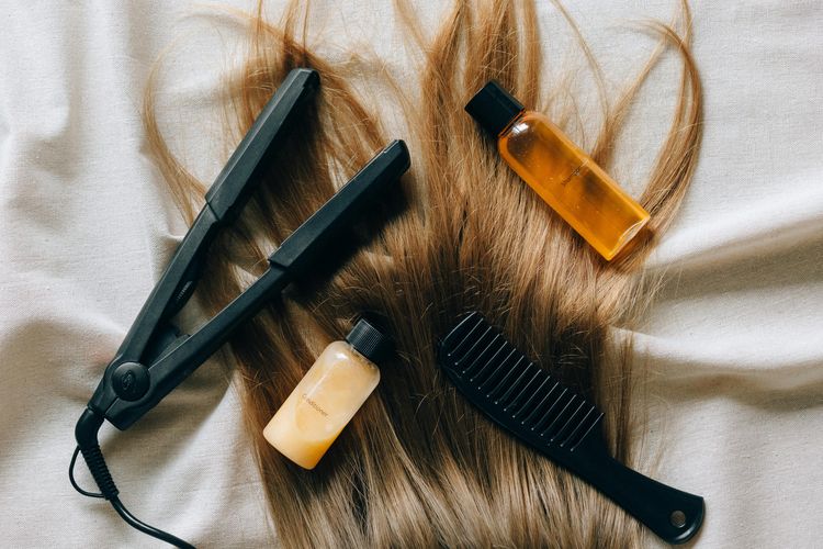 Hair oil menjadi kebutuhan utama untuk semua jenis rambut.