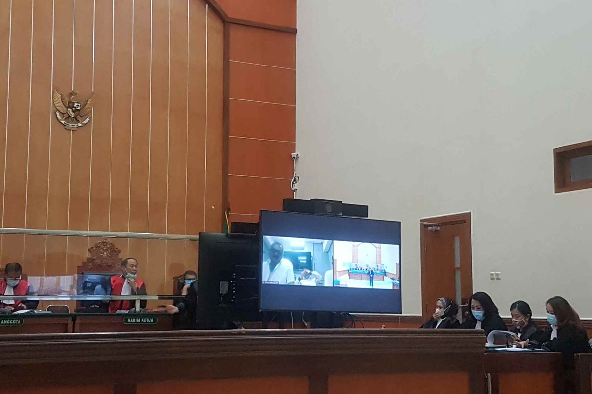 Sidang perkara pembunuhan berencana dan pengeroyokan yang menjerat John Kei dan kawan-kawan kembali digelar di Pengadilan Negeri Jakarta Barat, Selasa (18/5/2021).