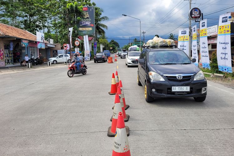 Arus lalu lintas pada saat arus mudik di Ajibarang, Kabupaten Banyumas, Jawa Tengah.