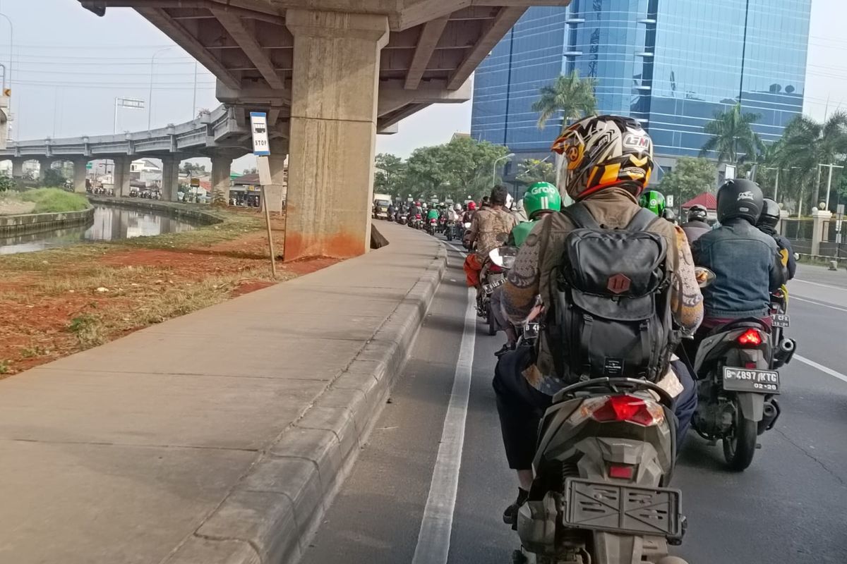 Jalan Raya Kalimalang dari arah Bekasi menuju Cawang, Jakarta Timur, ramai lancar pada Jumat (26/5/2023) pagi.