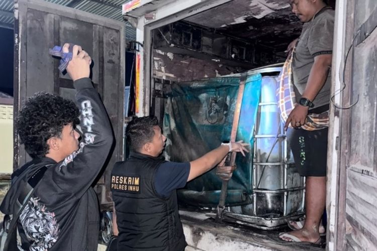 Polisi Tangkap 4 Orang Penimbun Solar Subsidi di Indragiri Hulu Riau, 8.300 Liter Disita