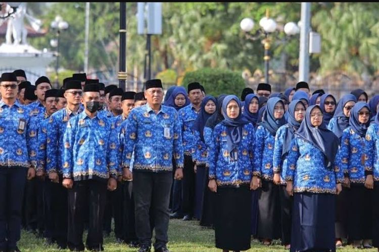 Pemerintah Kabupaten Ponorogo, merubah jadwal masuk Aparatur Sipil Negara lebih siang dari biasanya. Jam masuk di majukan agar ASN di Ponorogo lebih dekat dengan anak mereka dan bisa mengantar anak mereka masuk sekolah