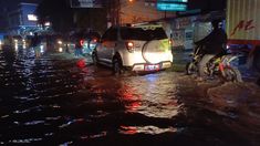 Jalan Raya Dayeuhkolot Banjir, Tak Bisa Dilalui Kendaraan Roda Dua