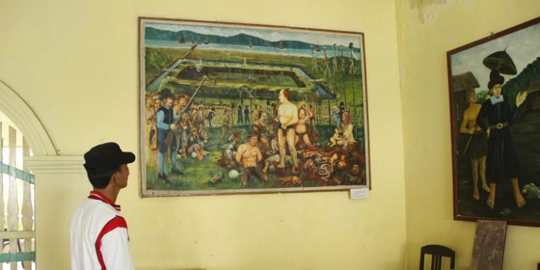 Lukisan raksasa yang menceritakan pembantaian orang-orang terpandang di Banda tahun 1621 yang terpasang di Rumah Budaya Banda Neira, Maluku.