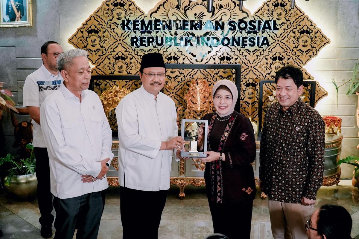 Menteri Sosial (Mensos) Saifullah Yusuf (Gus Ipul)&nbsp;dalam agenda rapat soal DTSEN bersama BPS di Kantor Kemensos, Jakarta, Rabu (26/2/2025).