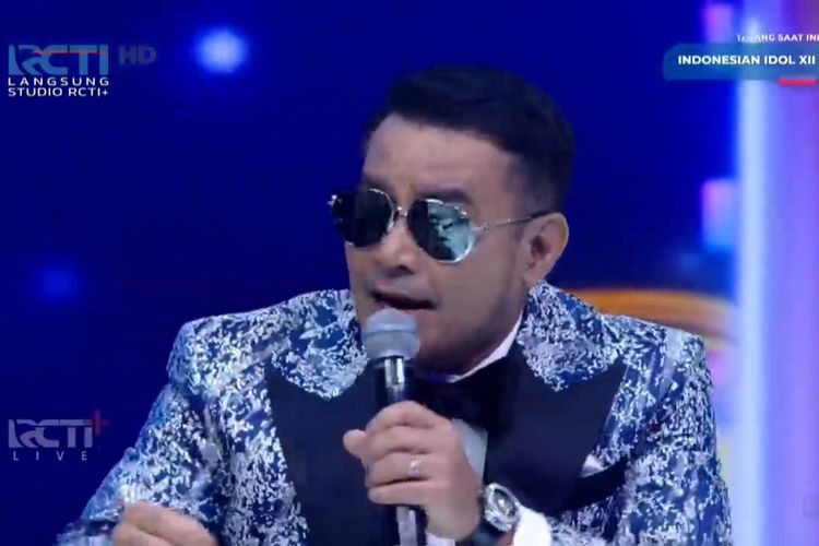 Penyanyi Judika menjadi juri pada malam Grand Final Indonesian Idol 2023, Senin (15/5/2023).