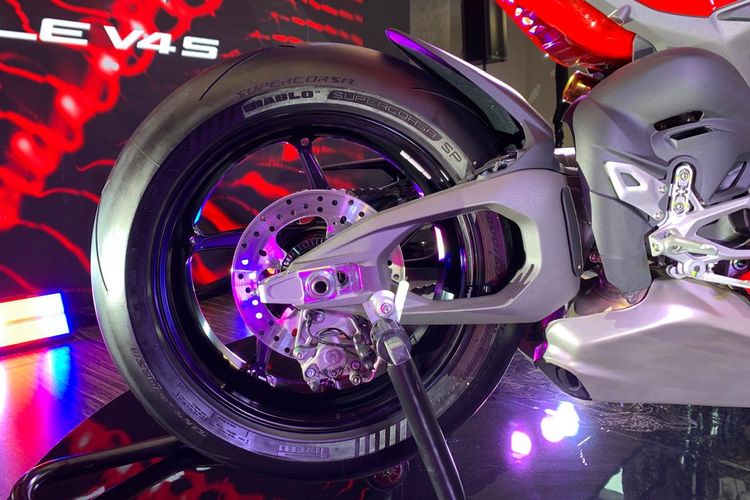 Ducati Panigale V4 S mengusung arm baru