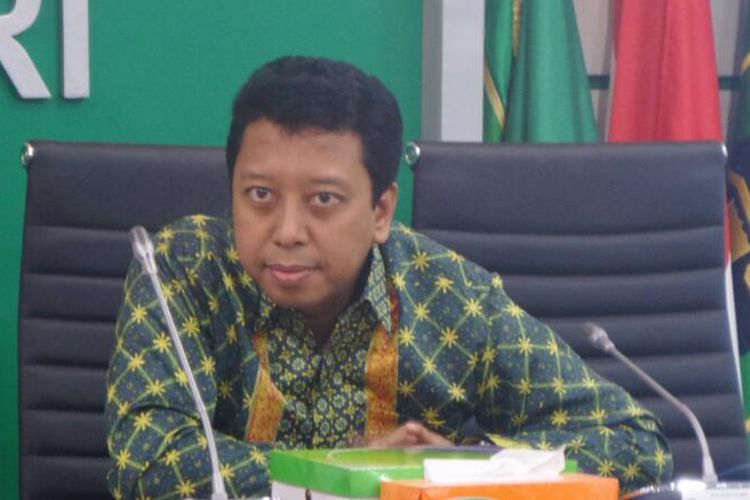 Ketua Umum Partai Persatuan Pembangunan (PPP), Romahurmuziy di Kompleks Parlemen, Senayan, Jakarta, Senin (10/4/2017).