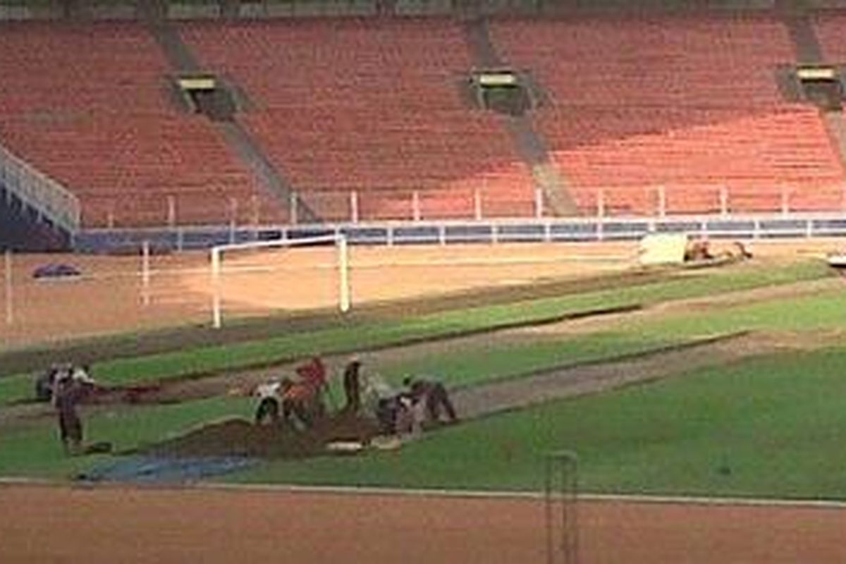 Setelah ditetapkan sebagai venue untuk cabang sepak bola SEA Games XXVI/2011, Stadion Utama Gelora Bung Karno, Senayan, Jakarta, mulai dibenahi.  