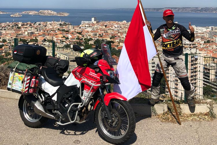 Solo rider Indonesia yang hendak menuntaskan perjalanan Jakarta-London, Stephen Langitan, sudah tiba di Kota Marseille, Perancis. 