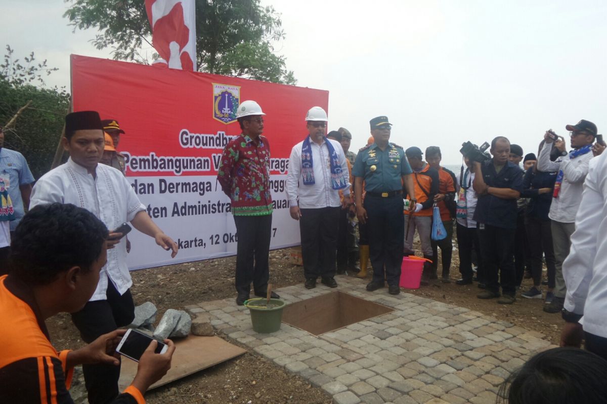 Gubernur DKI Jakarta Djarot Saiful Hidayat melakukan groundbreaking dermaga, rumah singgah, dan venue cabang olahraga layar untuk Asian Games di Ancol Barat, Kamis (12/10/2017).