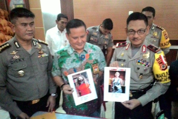 Pejabat Polda Sulsel dan Interpol Indonesia memperlihatkan foto penculik bocah Argentina, Alum.