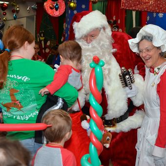Pasien anak dari Children's Hospice International rayakan Natal bersama Sinterklas di Kutub Utara dalam program Fantasy Flights [Dok. Children's Hospice International].