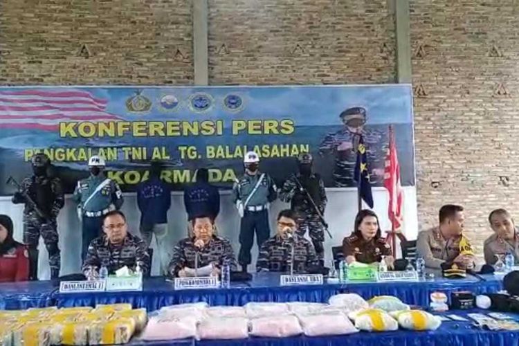 Penyelundupan 29 kg sabu-sabu dan 60 ribu butir pil ekstasi dari Malaysia melalui perairan Asahan digagalkan tim Tim Fleet One Quick Response (F1QR) TNI Angkatan Laut.
