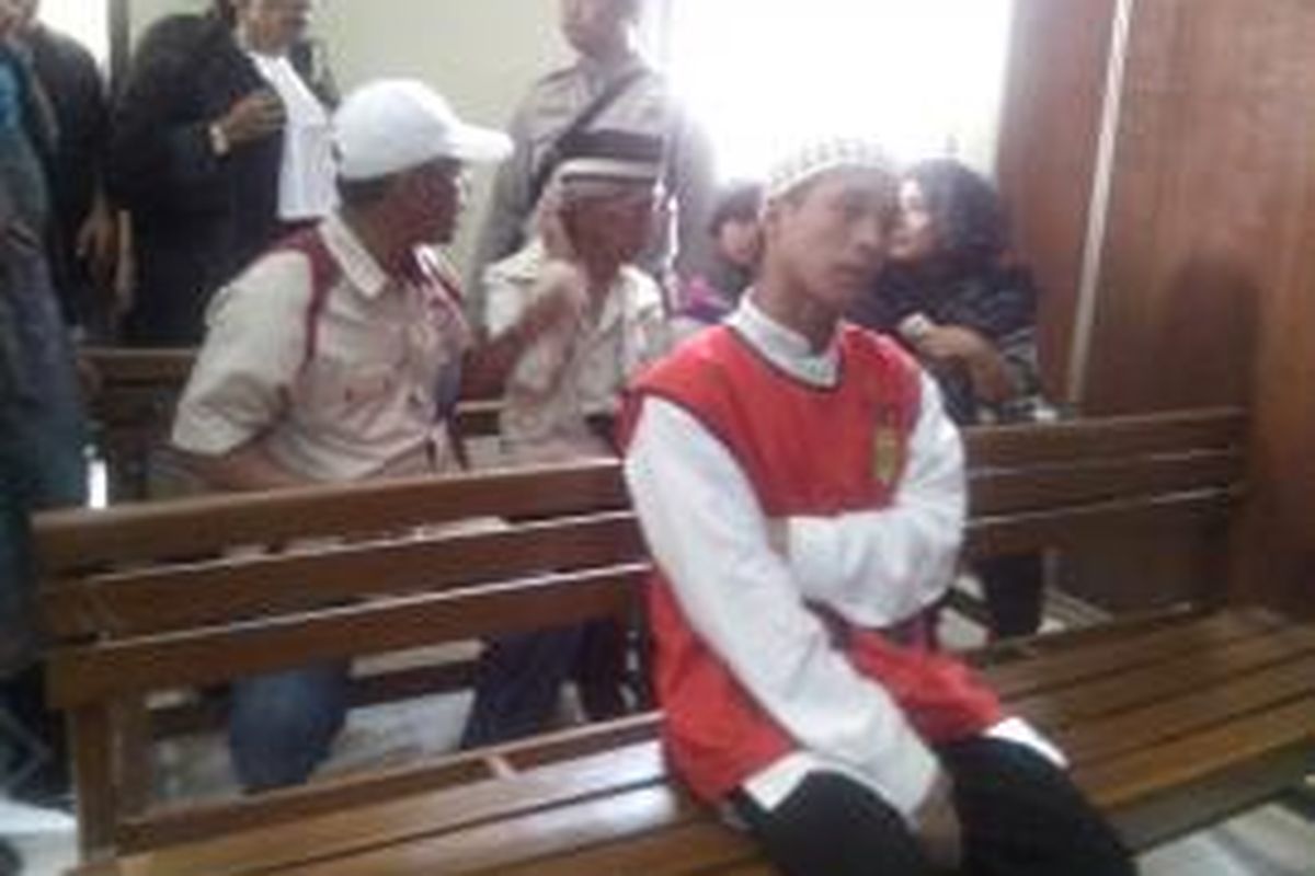 Dadang Supriyatna, penganiaya Iqbal (3.5), menjalani sidang pembacaan dakwaan di PN Jakarta Utara, Rabu (4/6/2014).