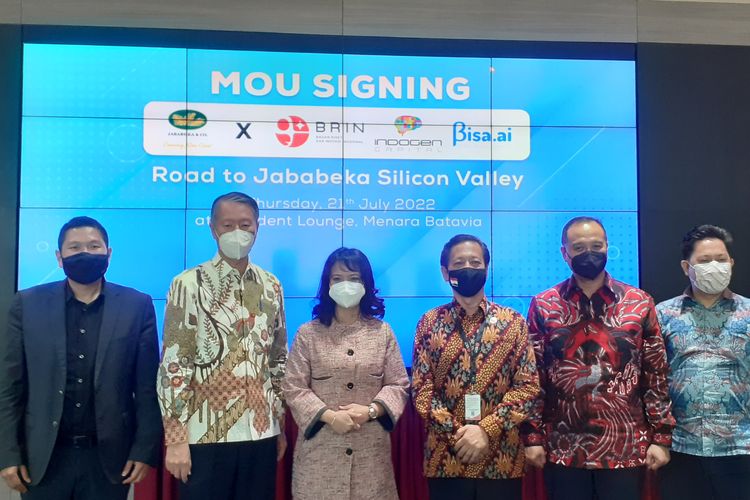 Penandatanganan MoU proyek Jababeka Silicon Valley dengan BRIN, Indogen Capital dan BISA.AI, Kamis (21/7/2022).