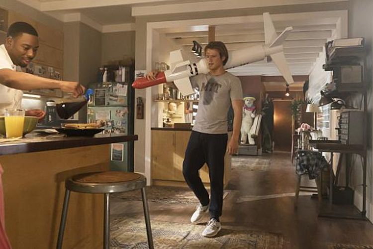 Lucas Till dan Justin Hires dalam MacGyver (2016)