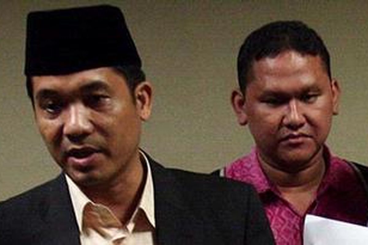 Direktur Lingkar Madani untuk Indonesia (LIMA) Ray Rangkuti (kiri).