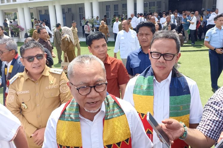 Menteri Koordinator Bidang Pangan, Zulkifli Hasan saat diwawancarai di Rumah Dinas Gubernur Sumut, Selasa (21/1/2025)