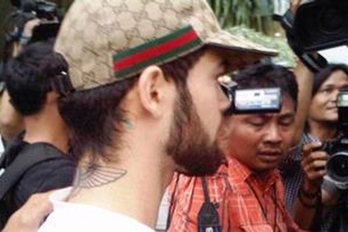 Diego Michiels dilimpahkan ke Kejaksaan Negeri Jakarta Pusat, Rabu (19/12/2012). Pemain Timnas ini mengaku siap disidang.