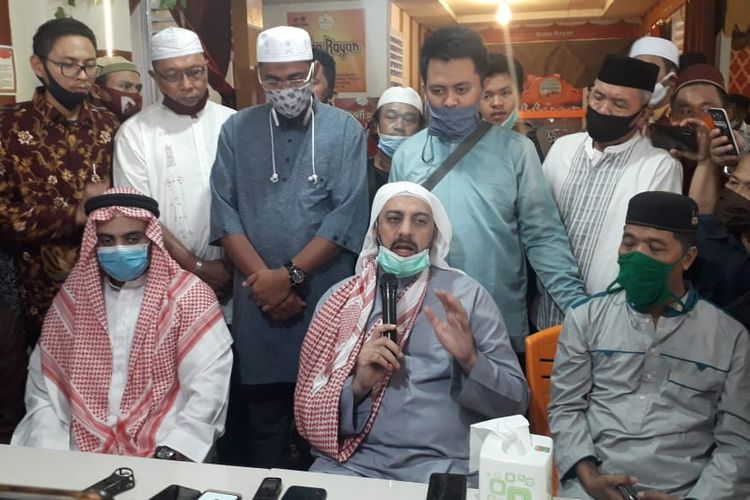 Syekh Ali Jaber memberikan keterangan kepada media di RM Baba Rayan, Bandar Lampung, Senin (14/9/2020).