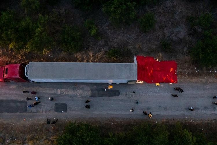 Setidaknya 46 orang, yang diyakini sebagai pekerja migran dari Meksiko, ditemukan tewas di sebuah trailer traktor yang ditinggalkan di San Antonio, Texas.