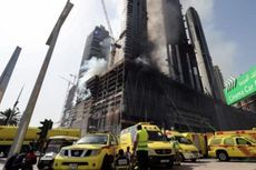 Gedung Pencakar Langit yang Sedang Dibangun di Dubai Terbakar