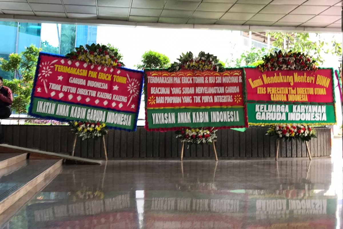 Karangan bunga di Kementerian BUMN, Jakarta, Jumat (6/12/2019).