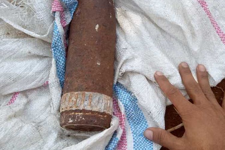 PHOTO:Sebuah benda diduga mortir, ditemukan warga Kota Kupang, Nusa Tenggara Timur