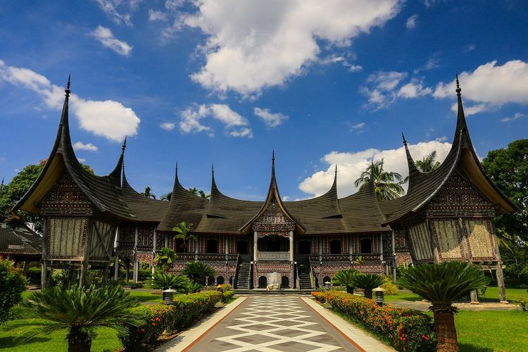 Rumah Gadang Memahami Kebudayaan Arsitektur Minangkabau