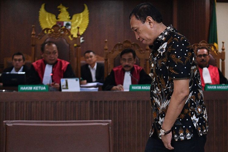 Sekjen Komite Olahraga Nasional Indonesia (KONI) Ending Fuad Hamidy selaku terdakwa kasus dugaan suap dana hibah KONI menjalani sidang putusan di Pengadilan Tipikor, Jakarta, Senin (20/5/2019). Majelis Hakim memvonis Ending dengan hukuman dua tahun delapan bulan penjara dan denda Rp100 juta subsider dua bulan kurungan. ANTARA FOTO/Sigid Kurniawan/wsj.