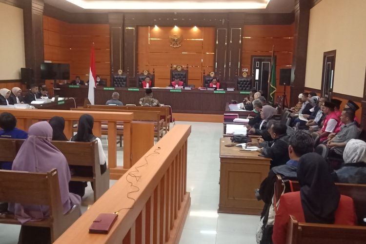 Suasana sidang korupsi lahan tol di PN Padang, Senin (18/7/2022).