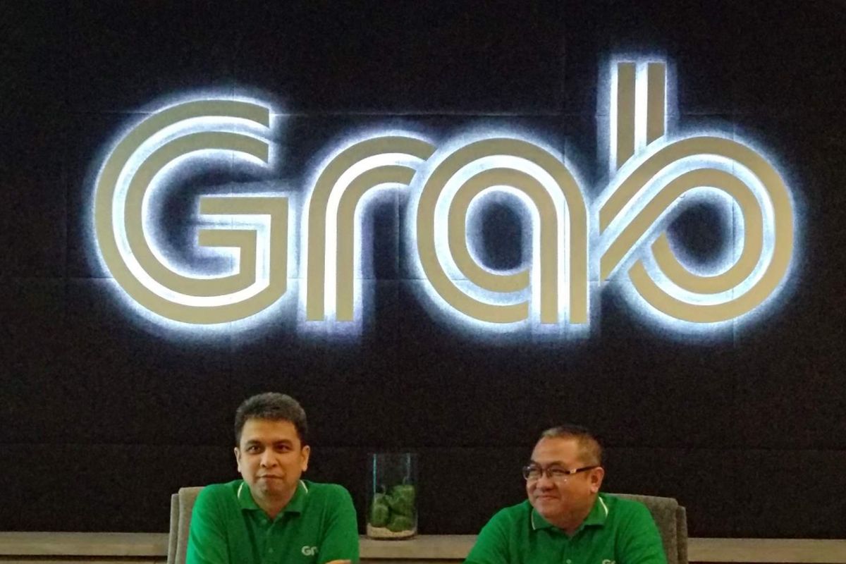 Managing Director Grab Indonesia Ridzki Kramadibrata dan Marketing Director Mediko Azwar di Kantor Grab, Lippo Kuningan, Senin (8/10/2018).