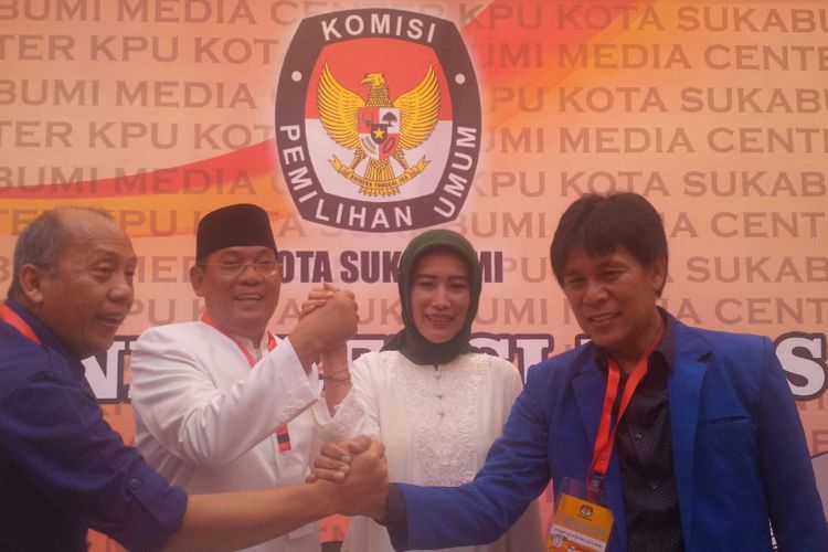 Bakal paslon Mulyono-Ima Slamet diapit Ketua PAN Kota Sukabumi Faisal Anwar (kanan) dan Ketua Partai Nasdem Jawa Barat Saan Mustopa saat konferensi pers di KPU Kota Sukabumi,Jawa Barat, Rabu(10/1/2018).