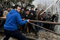 Imigran Hancurkan Gerbang Perbatasan Makedonia-Yunani