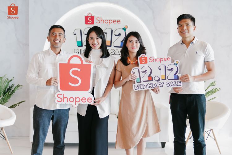 Sesi Shopee 12.12 Birthday Sale menghadirkan Psikolog Tiara Puspita, pendiri Parentalks Ario Pratomo dan Nucha Bachri, Co-Founder Cahaya Naturals oleh Amadeus Pribowo. Mereka membahas pentingnya self-care untuk mencapai keseimbangan hidup. 