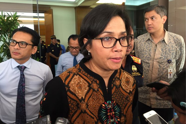 Menteri Keuangan Sri Mulyani Indrawati saat di kantor pusat Direktorat Jenderal Bea dan Cukai di Rawamangun, Jakarta Timur, Rabu (8/11/2017). 