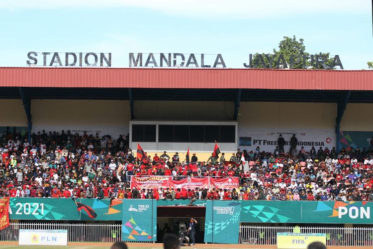 Suasana di Stadion Mandala Jayapura Papua jelang final sepak bola putra PON XX Papua 2021 antara Papua vs Aceh, Kamis (14/10/2021).